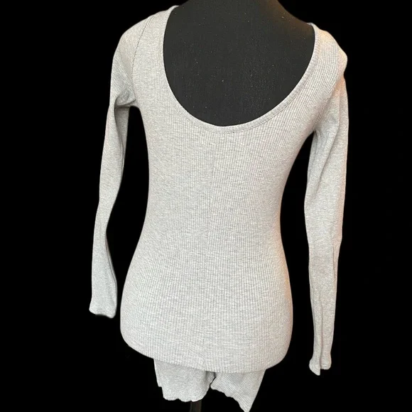 Size small Ribbed romper - Picture 2 of 4